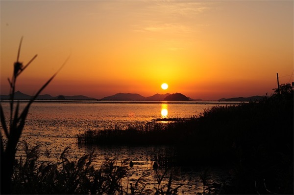 qq昵称伤感推荐(精选128个)