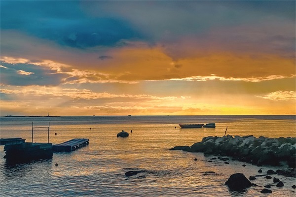 快乐的三人世界作文