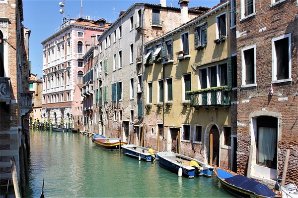 结婚给朋友发短信84句