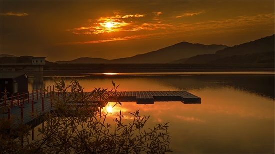 形容人逗比的话 夸赞人幽默风趣的句子