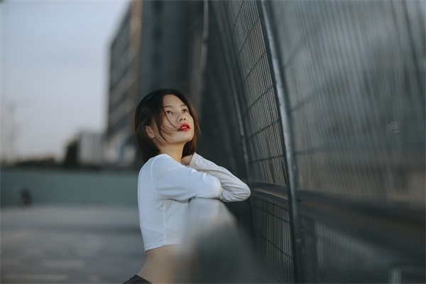 时间长了感情淡了的句子(时间久了人心淡了的句子)